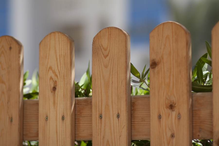 Wat kost een houten hekwerk? - 2023 prijzenoverzicht - Homedeal Wat Kost Een Houten Hekwerk? - 2023 Prijzenoverzicht - Homedeal
