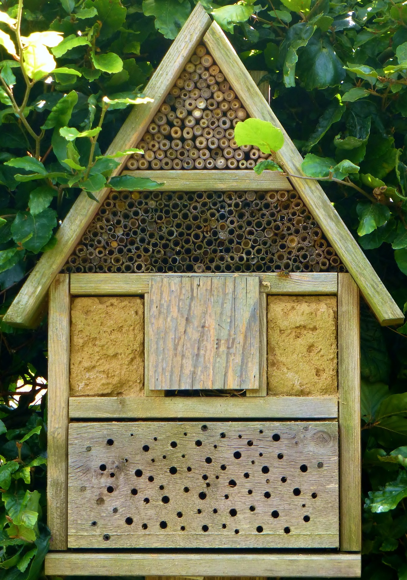 diervriendelijke tuin insectenhotel