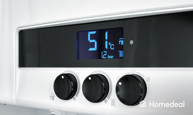 Close-up van de knoppen van een moderne digitale gasketel