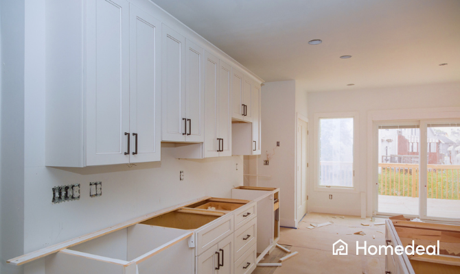 Keuken zonder keukenblad, nieuw keukenblad moet nog geinstalleerd worden