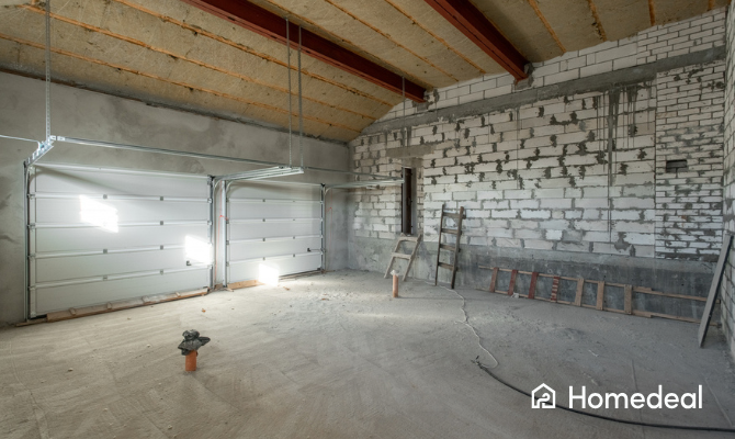 Lege grote garage isoleren
